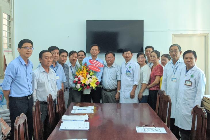 Chủ tịch UBND thị xã Trảng Bàng thăm, chúc mừng Trung tâm Y tế nhân Ngày Thầy thuốc Việt Nam   