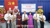 Lãnh đạo Chi hội VHNT tỉnh, Ban Tuyên giáo Thị ủy Trảng Bàng tặng hoa chúc mừng Ban Chấp hành Chi hội nhiệm kỳ 2023 - 2028