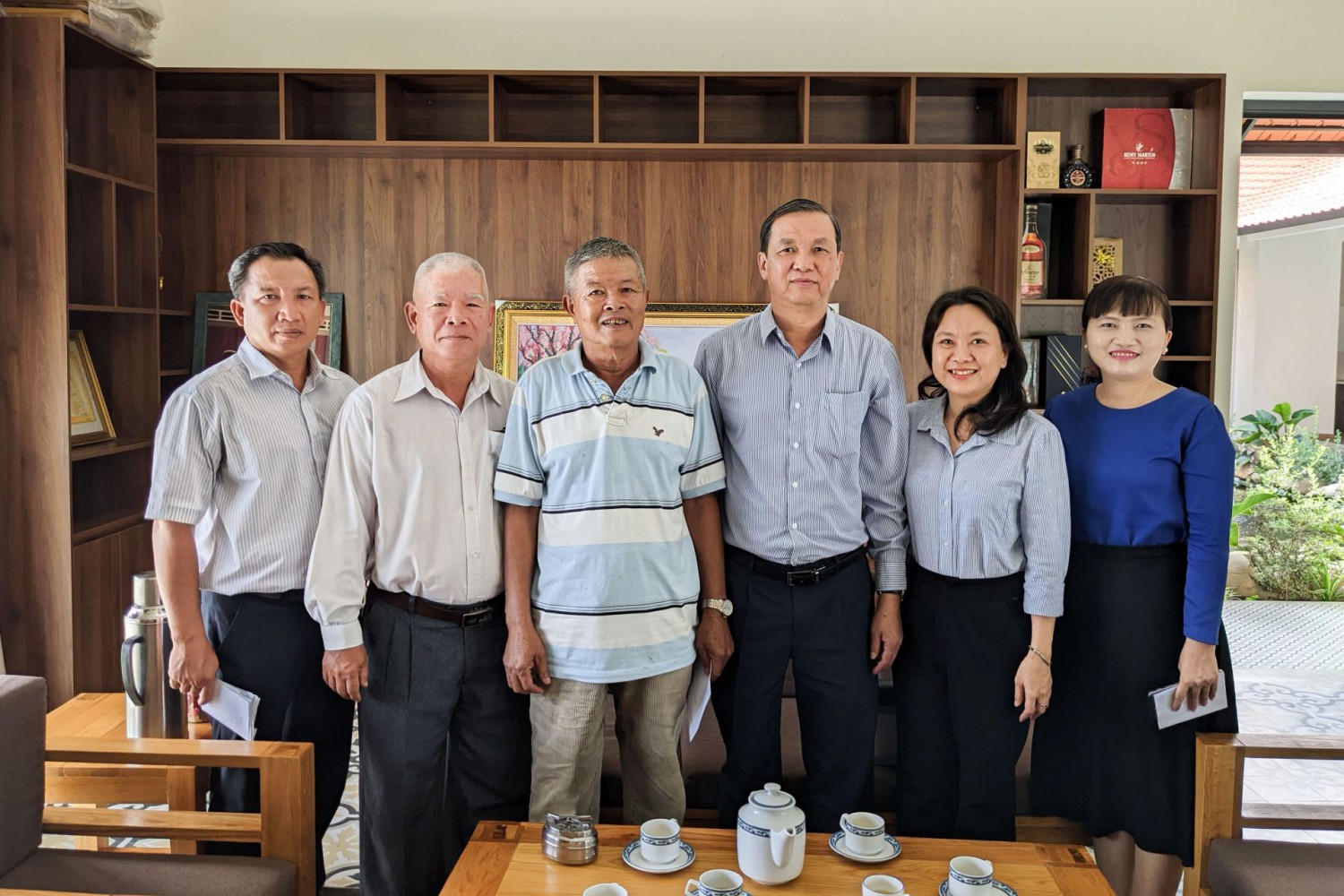 Phó Chủ tịch UBND tỉnh Dương Văn Thắng cùng đoàn công tác thăm, tặng quà thương binh Nguyễn Lâm Thanh (nguyên Tỉnh uỷ viên, nguyên Giám đốc Sở Công nghiệp)