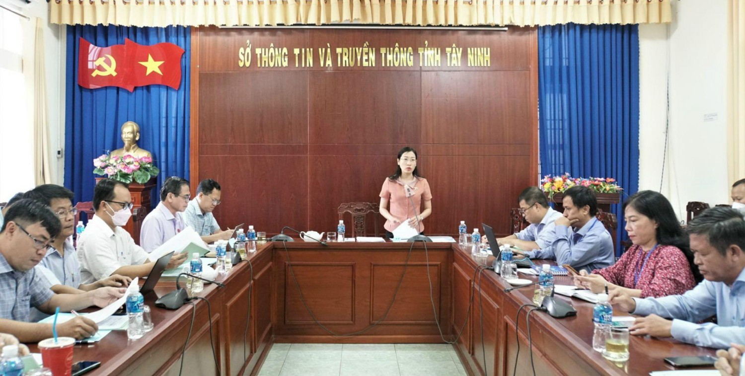 Đoàn ĐBQH tỉnh Tây Ninh giám sát về việc ứng dụng công nghệ thông tin trong hoạt động của cơ quan nhà nước và phát triển chính quyền số trên địa bàn tỉnh làm việc với Sở Thông tin và Truyền thông