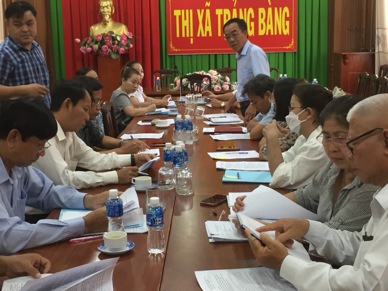 Đ/c Nguyễn Thành Thiện – Trưởng phòng Tư pháp thông qua dự thảo báo cáo