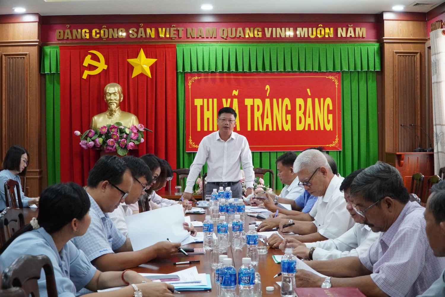 Ông Lê Minh Thế - Bí thư Thành uỷ Tây Ninh, trưởng đoàn khảo sát phát biểu tại buổi làm việc với UBND thị xã Trảng Bàng.