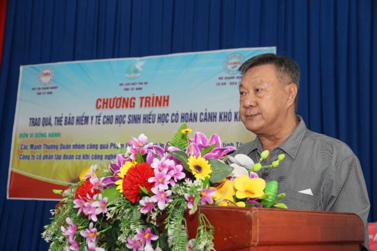 Ông Võ Hùng Việt – chủ tịch hội doanh nghiệp  phát biểu