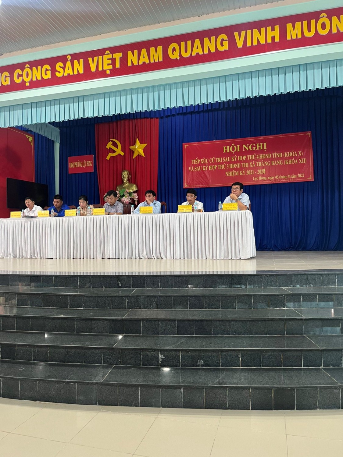 Đại biểu HĐND tỉnh, thị xã tiếp xúc cử tri phường Lộc Hưng
