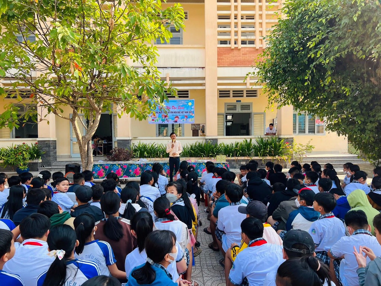 Trung tâm Văn hóa, Thể thao và Truyền thanh thị xã Trảng Bàng phối hợp Thư viện tỉnh Tây Ninh tiếp tục hành trình mang tri thức đến các em học sinh ở thị xã Trảng Bàng