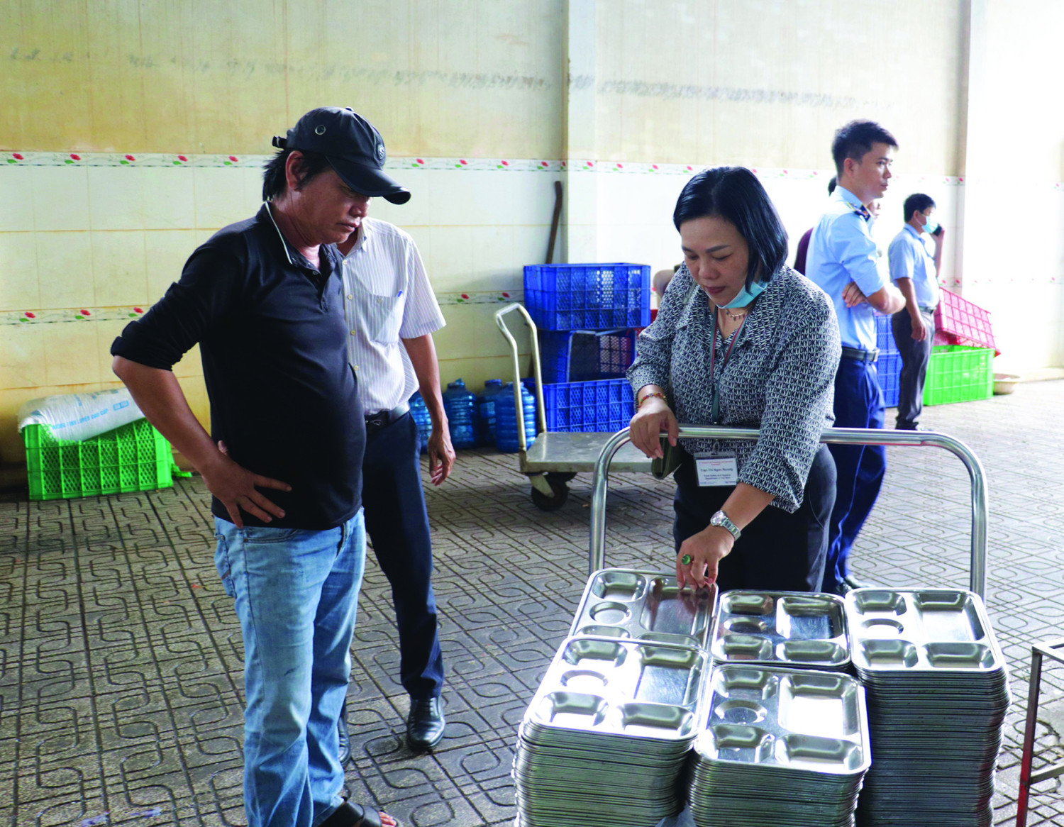 Đoàn kiểm tra điều kiện vệ sinh ATTP tại cơ sở sản xuất, kinh doanh thực phẩm Doanh nghiệp tư nhân Triệu Hữu Đạt