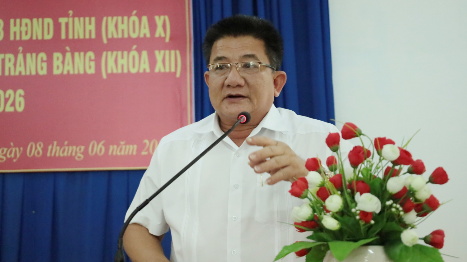 Ông Võ Văn Dũng – Đại biểu HĐND tỉnh, Bí thư Thị uỷ Trảng Bàng tiếp thu ý kiến của cử tri