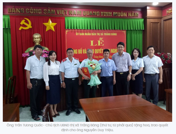 Thị xã Trảng Bàng công bố và trao quyết định nghỉ hưu cho cán bộ