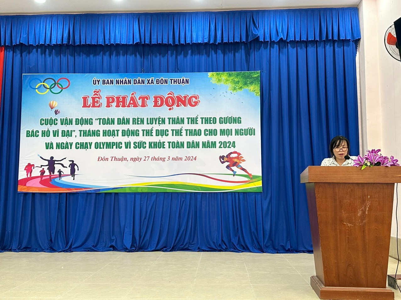 Đ/c Nguyễn Thị Hồng – PCT.UBND xã – Trưởng BTC đọc lời kiêu gọi toàn dân tập thể dục.