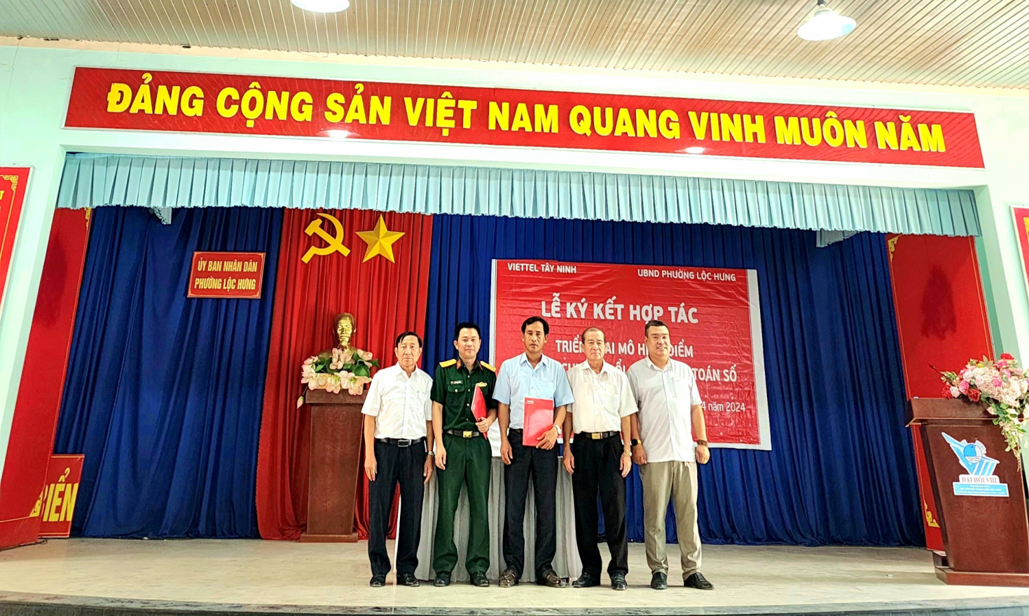 Quang cảnh buổi lễ ký kết